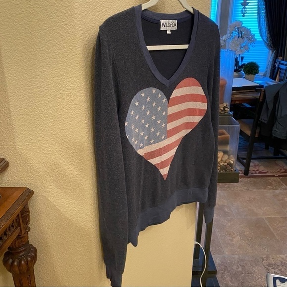 WILDFOX Women Blue American Flag Heart V-Neck Sweater Size Xsmall - Picture 2 of 7